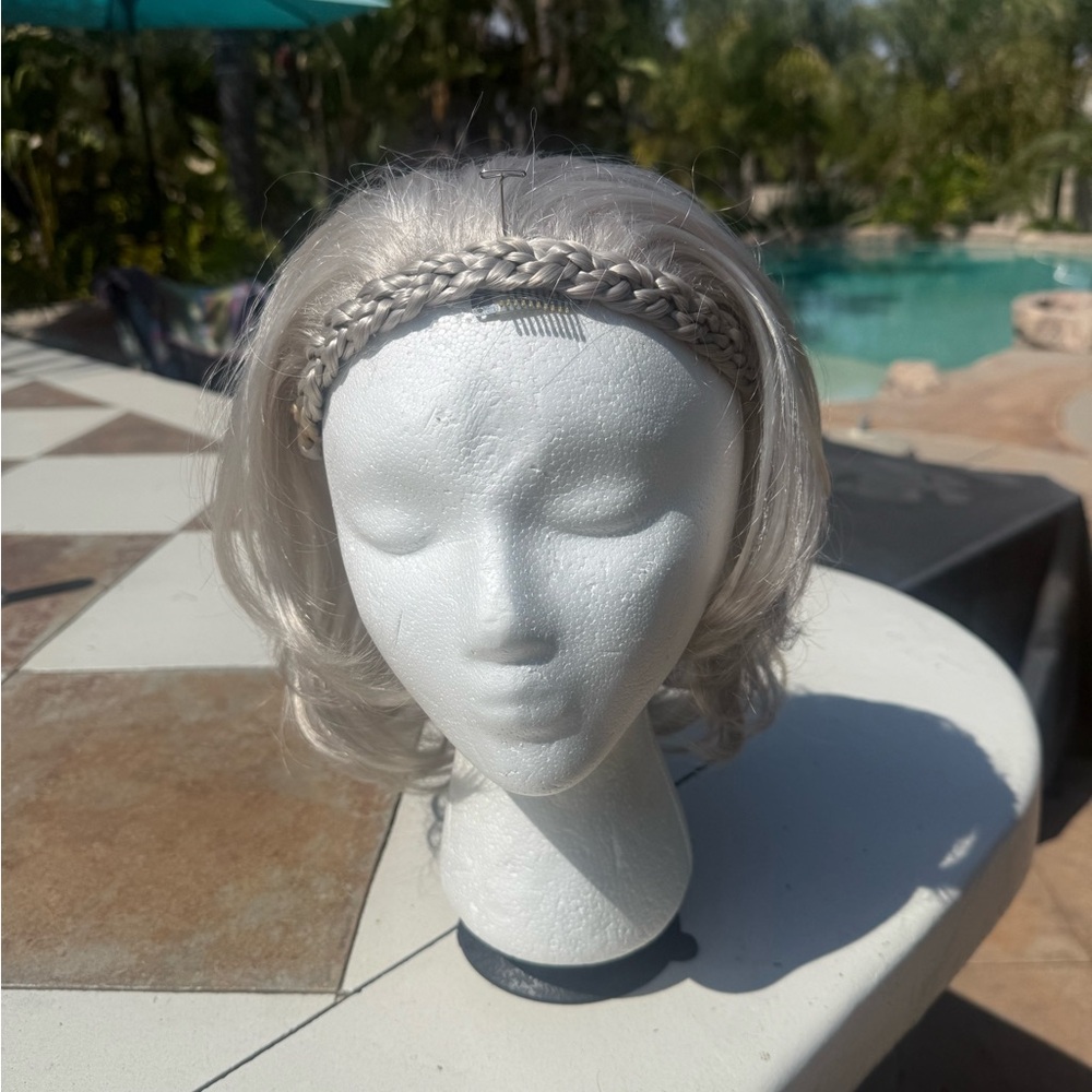 Paula Young Braided Headband Women's Wig in #60 Platinum Blonde - Picture 2 of 8